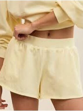 Aerie Let Loose Fleece Light Yellow Shorts Size Large, NWT